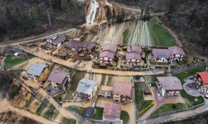 Ardesio, riapre il collegamento con le frazioni: strada con fasce orarie e semaforo