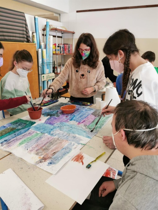 Distanze Ravvicinate: meglio ben accompagnati che soli