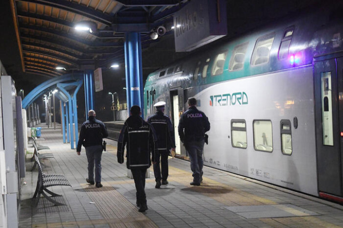 Ragazza molestata sul treno, l’arrestato nega gli abusi sessuali: «Era consenziente»