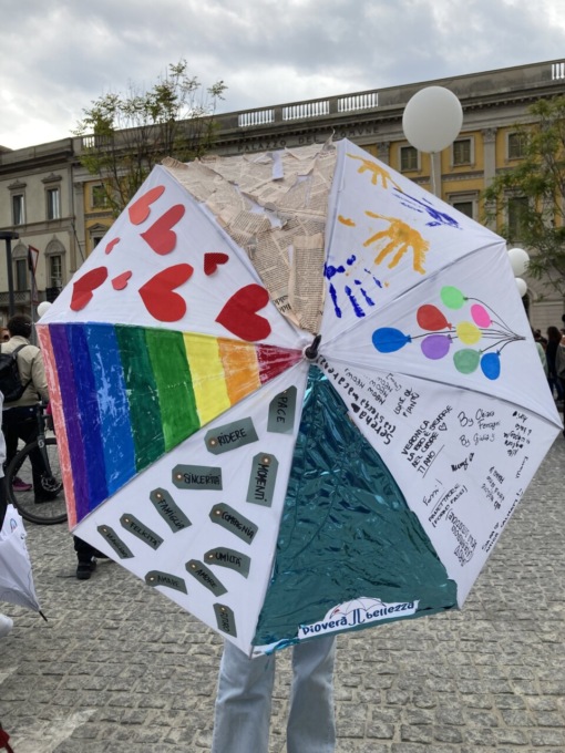 Grazie a 1.570 ragazze e ragazzi, in centro a Bergamo è piovuta bellezza