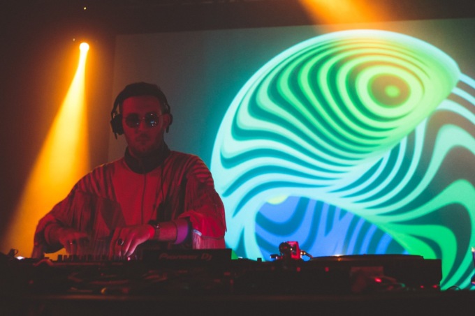 I Materazi Future Club sul palco di Daste, tra calciatori e disco music