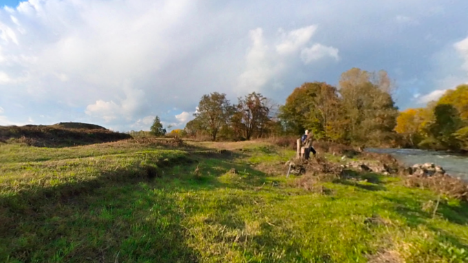 Sente dei vagiti provenire da una roulotte al Parco del Serio e scopre sei agnelli “reclusi”