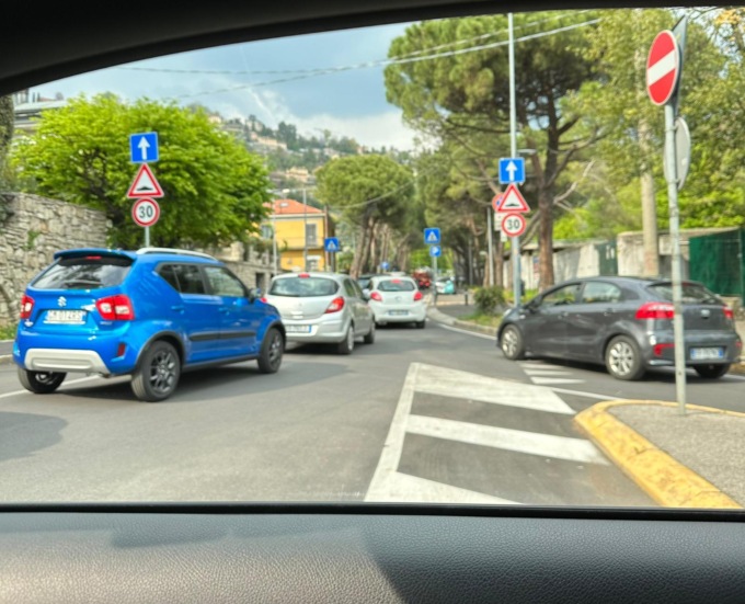 Code in zona piscine Italcementi, il Comune risponde: «Problema solo in certi orari»