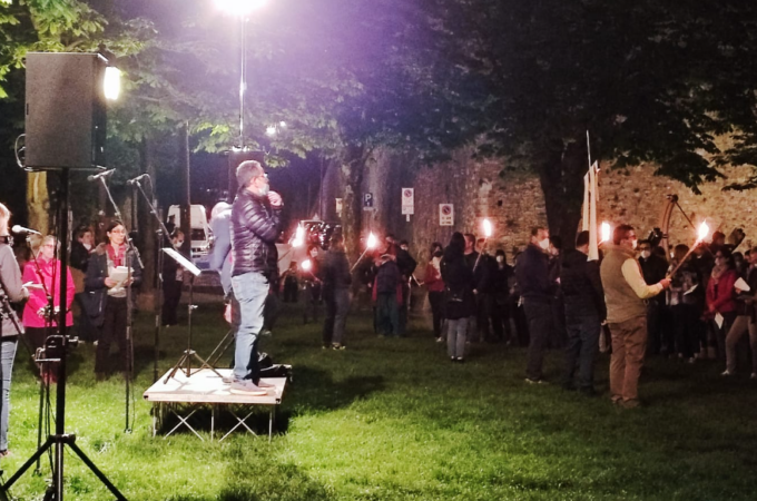 Stasera la tradizionale Via Crucis in Città Alta, con letture e il coro di Sant’Agostino