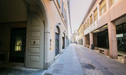 Cantiere dopo la caduta di un pezzo di cornicione, chiusa da un lato via Sant'Orsola