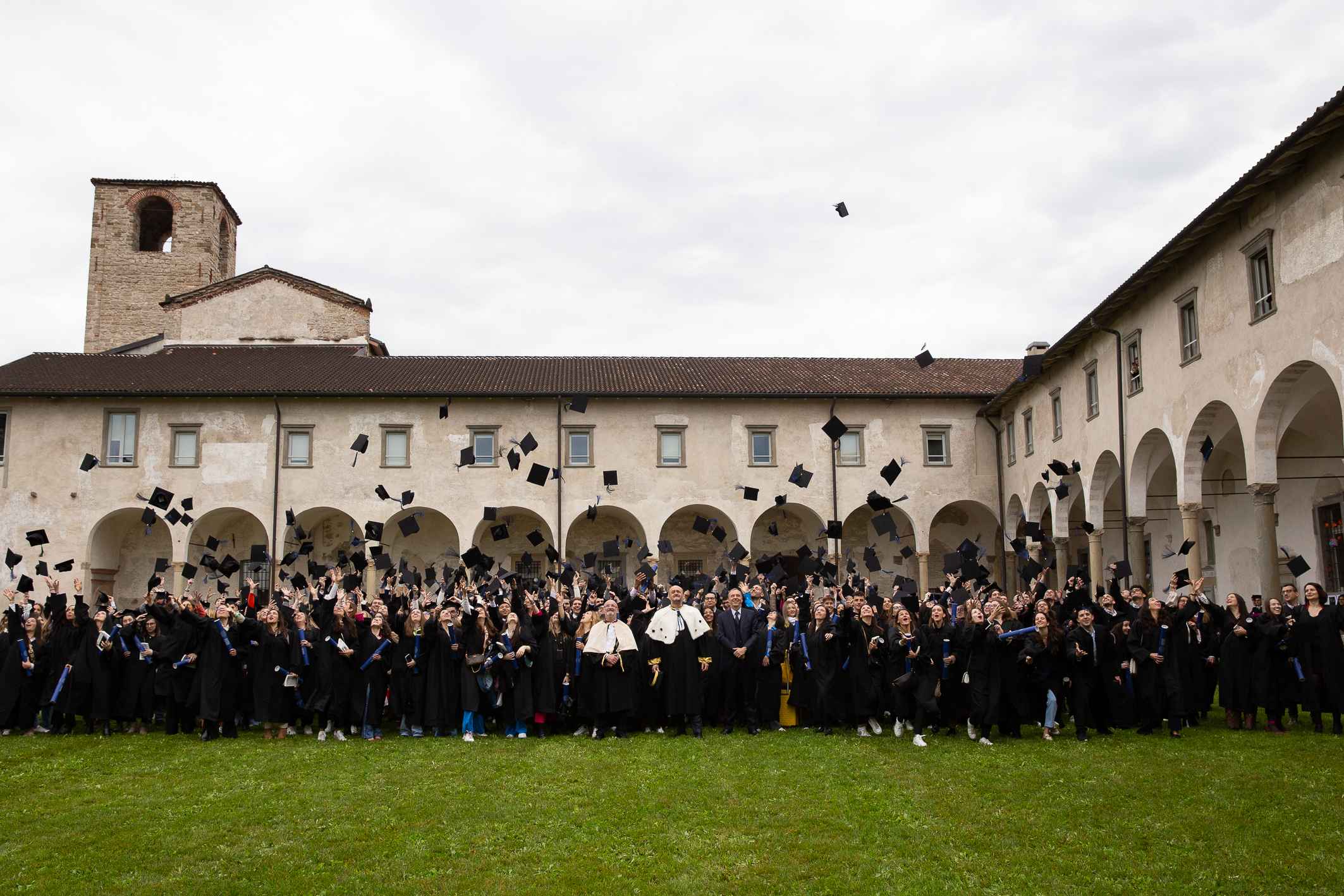 11. Lancio del tocco_Graduation Day UniBg_20.05.23_Ph. Laura Pietra_1