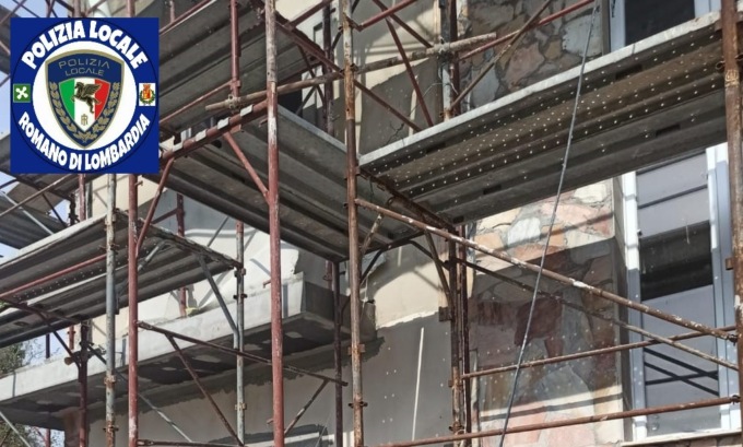 Pioggia di denunce e sanzioni su cantieri abusivi e fuori norma a Romano