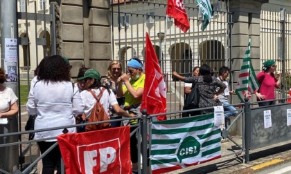 I lavoratori di Casa Serena in protesta perché dal 1° giugno verranno "ceduti" a una cooperativa