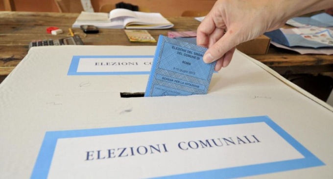 Redona, ascensore guasto al seggio elettorale: i residenti hanno votato al piano terra