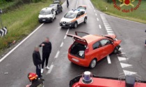 Autista rimasto bloccato dopo scontro tra vetture a Pognano. Nessun ferito grave