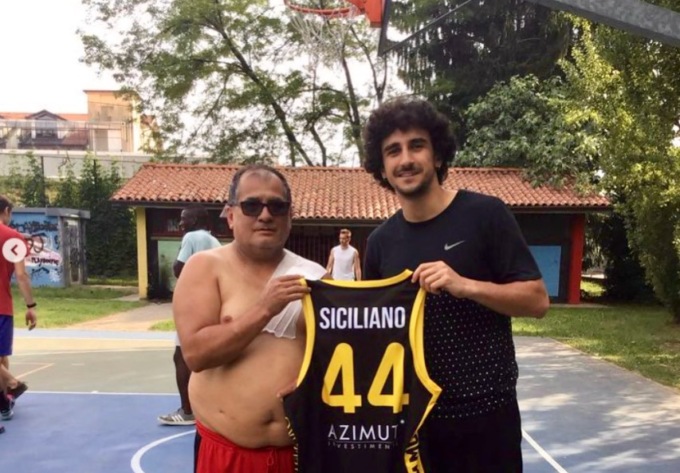 Omar Maldonado, il “boss” del parco Ardens di Bergamo che fa del bene con il basket