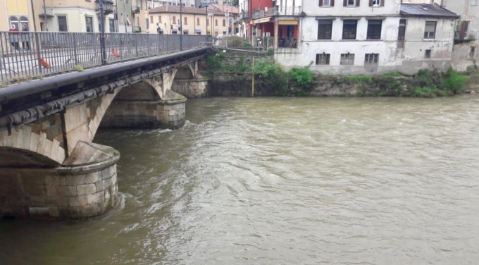 Seriate, con le tante recenti piogge il Serio si è ingrossato. Ma potrebbe esondare?