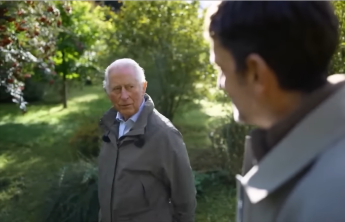 Re Carlo III e l’incoronazione: l’intervista in dialetto di Barzizza è tutta da ridere