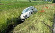 Paura per un incidente a Treviglio: due auto finiscono fuori strada