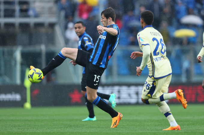 Marten de Roon a una presenza da quota 300: il bergamasco d’Olanda è atalantino dentro