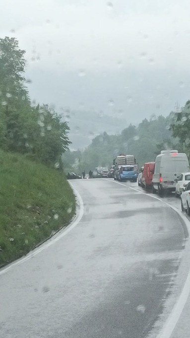 Incidente a Ponte Nossa sulla statale 671: quattro feriti, traffico paralizzato