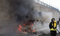 Furgone in fiamme lungo il tratto trevigliese della Brebemi: nessun ferito