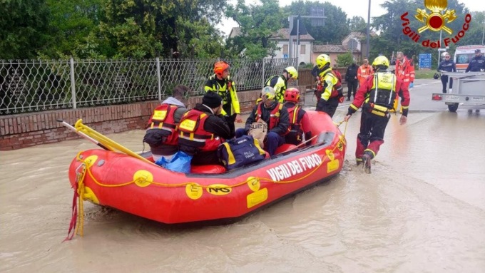 Vigili del Fuoco di Bergamo salvano un neonato sulle colline di Cesena