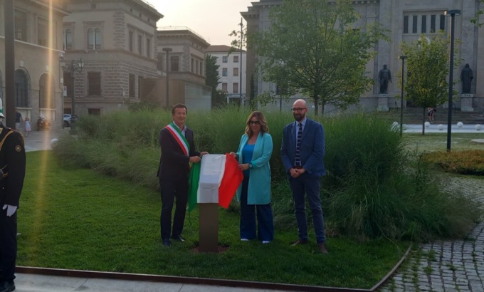 Giardini di Piazza Dante intitolati a Enzo Tortora, la figlia: «Non è una provocazione, attenti alle parole»