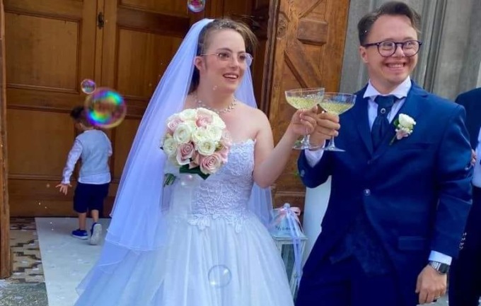 L’amore puro tra Lorena e Simone (affetti da sindrome di Down), che ora si sono sposati
