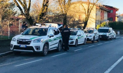 Minaccia il personale del 118 e un ragazzino fuori da scuola a Seriate: fermato 55enne