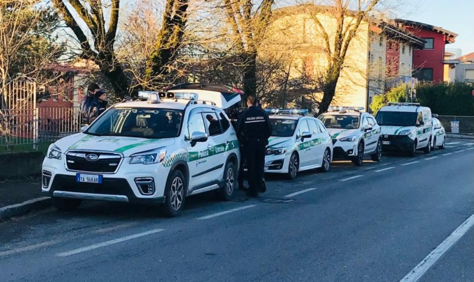 Minaccia il personale del 118 e un ragazzino fuori da scuola a Seriate: fermato 55enne