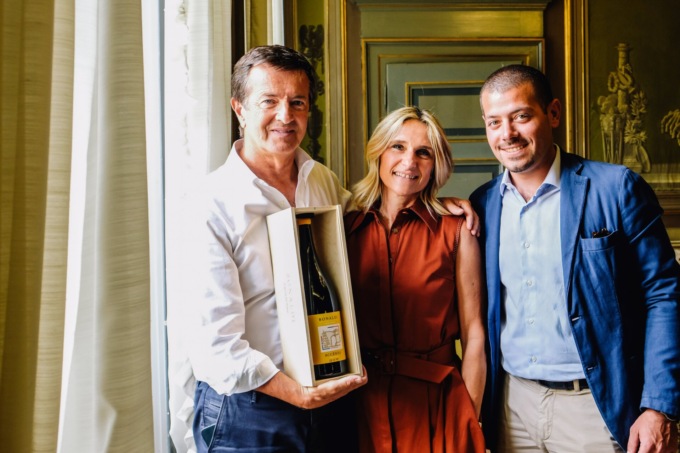 Una bottiglia di “Accènto” per il sindaco Gori: un vino per la Capitale della Cultura
