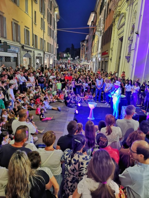 Le fotografie della Busker Night di Bergamo (che ha fatto il pienone)