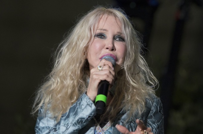 Ivana Spagna canta al Life Club di Rovetta per la serata dedicata agli anni ’80