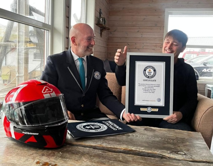 Acerbis, è… Guinness World Records! Da Albino a Capo Nord con un solo pieno