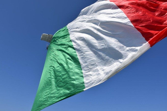 La sezione di Bergamo dei paracadutisti d’Italia al raduno di Asti: atteso anche il Governo italiano
