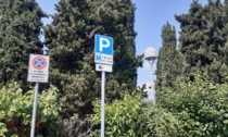Nembro, posti a disco orario al parcheggio del cimitero: ma come si leggono i cartelli?