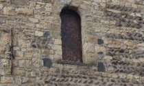 A Dalmine è caduto il balconcino della Torre Camozzi. E poteva andare peggio...