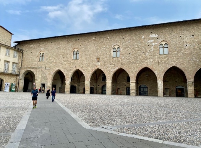 Che bella piazza della Cittadella senz’auto! Ristoranti e bar sognano già di allargarsi lì…