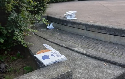 Azzano San Paolo, pizzata al parco: restano i rifiuti e le bottiglie