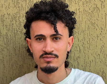 Dieci anni fa arrivò con un barcone, ora apre un negozio a Torre Boldone