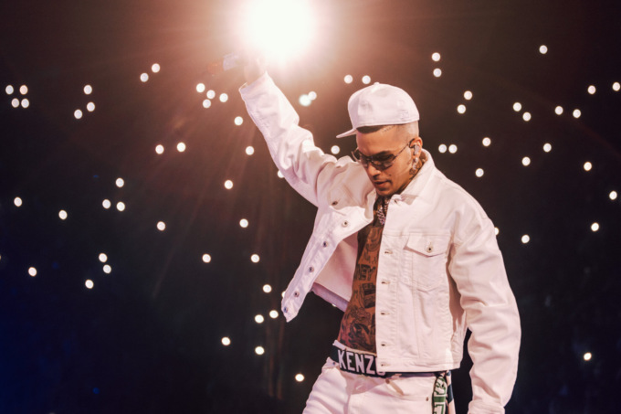 Sfera Ebbasta dal vivo nell’arena della Fiera di Bergamo