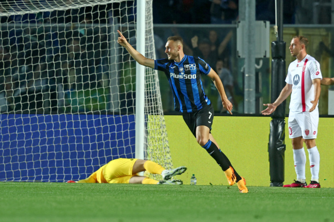 Koopmeiners stellare: ne segna tre e porta l’Atalanta in Europa League