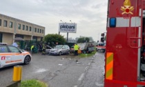 Romano, scontro tra un'auto e un furgone della nettezza urbana: due feriti in codice giallo