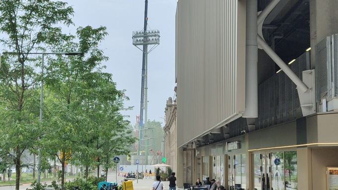Cantiere Gewiss Stadium, spostata la torre faro per fare spazio alla demolizione