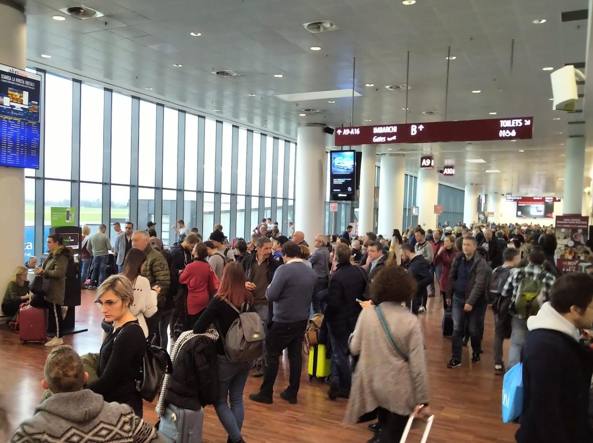 Mezzo chilometro per arrivare al gate: l’aeroporto di Orio è il terzo più… scomodo d’Italia