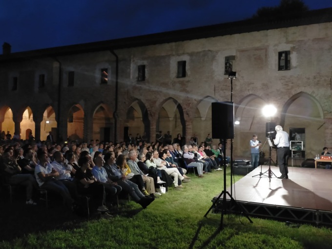 Vittorio Sgarbi, successo a Caravaggio: viaggio alla scoperta del pittore “maledetto”