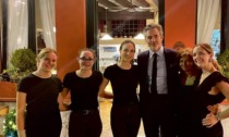 Il capitano Kirk è atterrato al Baretto di San Vigilio: la foto con lo staff