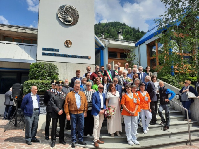 Inaugurata la scultura che ricorda Piero Busi al Don Palla di Piazza Brembana