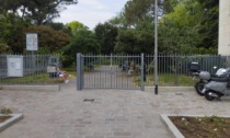 Riaperto l'ingresso del Parco Locatelli su via Broseta: si rimetterà anche la targa