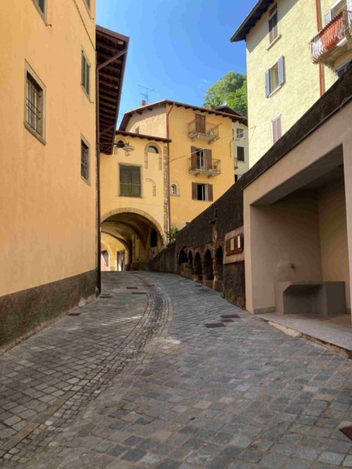 “Un borgo di… vino”: a Piazza Brembana un percorso tra gusto, storia e tradizioni