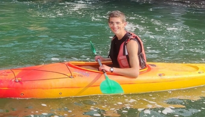 Eros Capuozzo, una vita spezzata troppo presto: portato via da un tumore fulminante a 21 anni