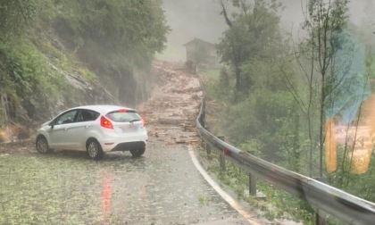 Alta Val Brembana isolata per una frana, tetti divelti a Osio: i disastri del maltempo