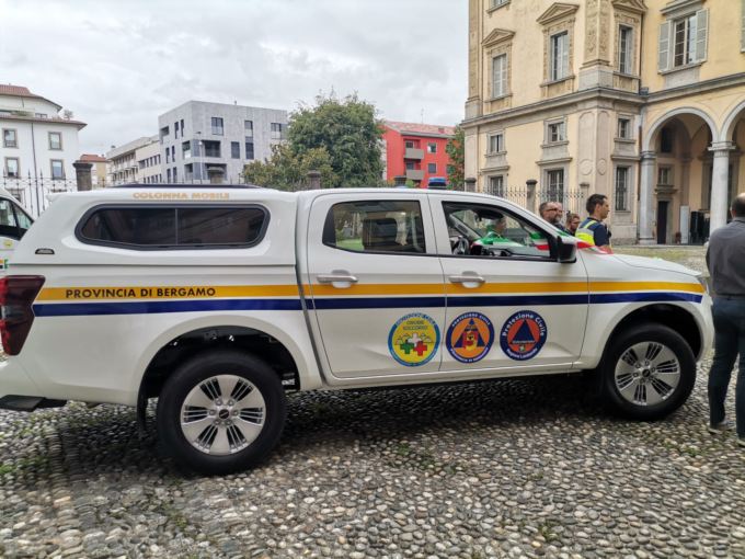 La Provincia consegna un nuovo mezzo all’associazione Orobie Soccorso