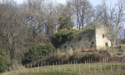 Bene il recupero del Castello dell'Allegrezza, ma non si trasformi il sentiero in una strada!